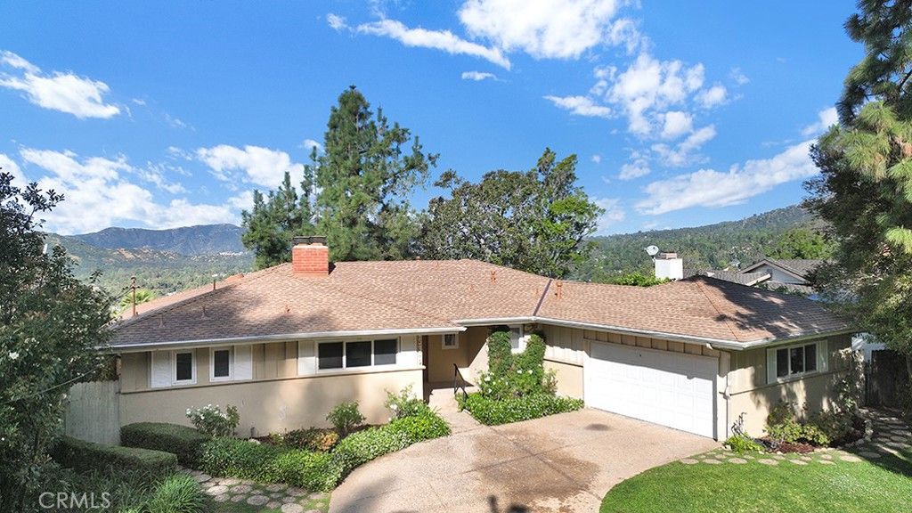 Photo of 5537 Stardust Rd, La Canada Flintridge, CA 91011 (MLS # PW26073330)