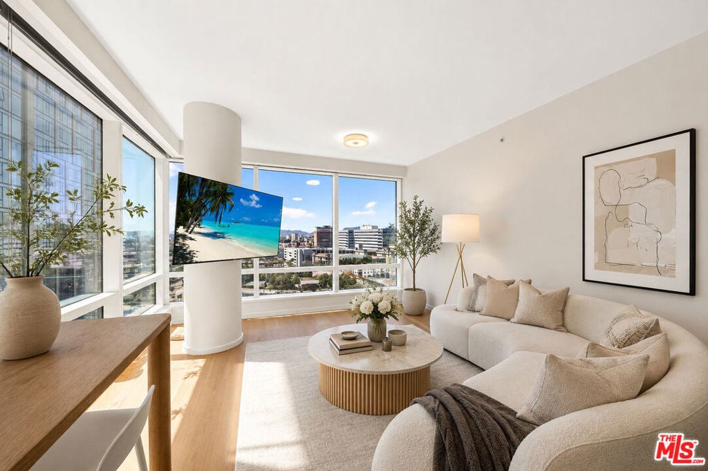 877 Francisco Street 1611