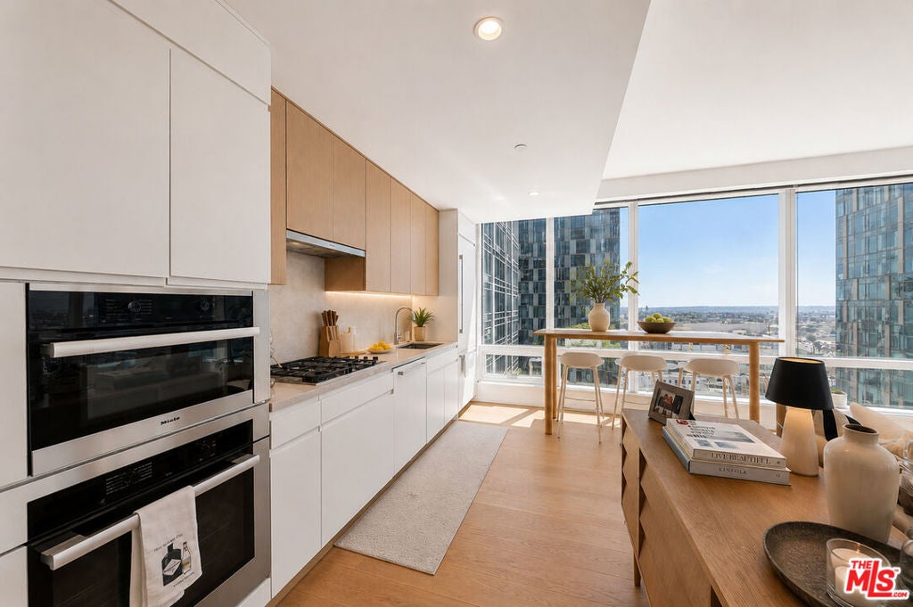 877 Francisco Street 1611