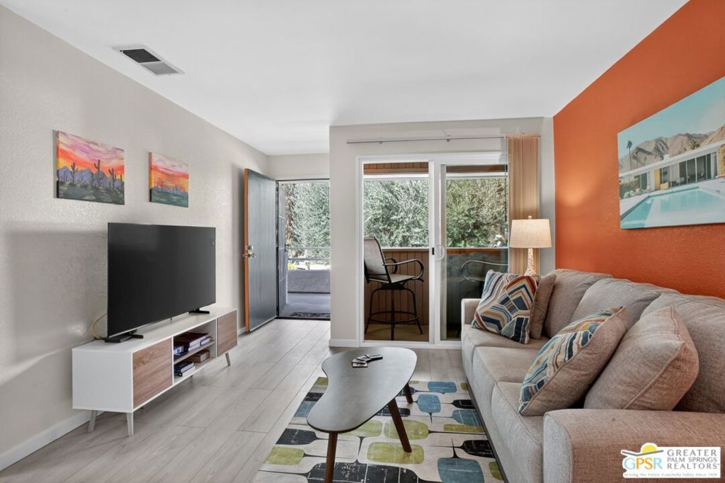 510 N Villa Court 213