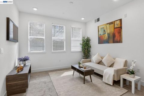 Photo of 411 411 Rhythm Ln Ln, Hayward, CA 94544 (MLS # 41126557)