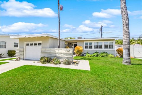 Photo of 6721 E La Marimba ST, Long Beach, CA 90815 (MLS # OC26126803)