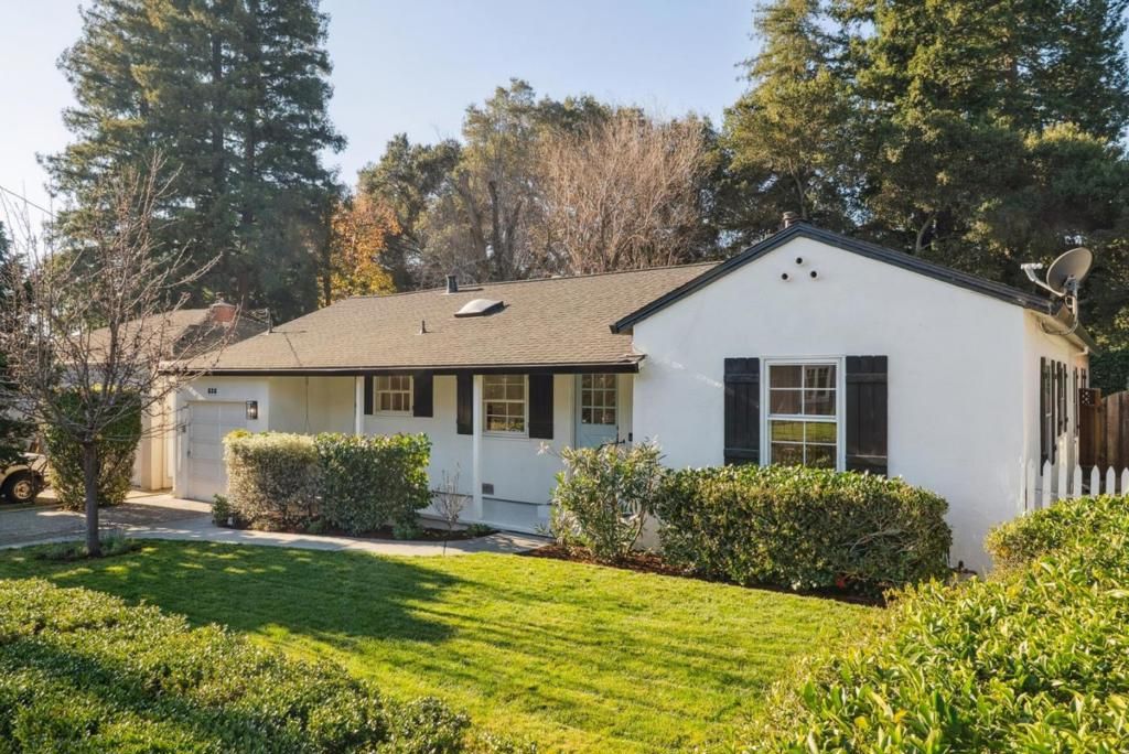 Photo of 828 Cordilleras Avenue, San Carlos, CA 94070 (MLS # ML82032098)