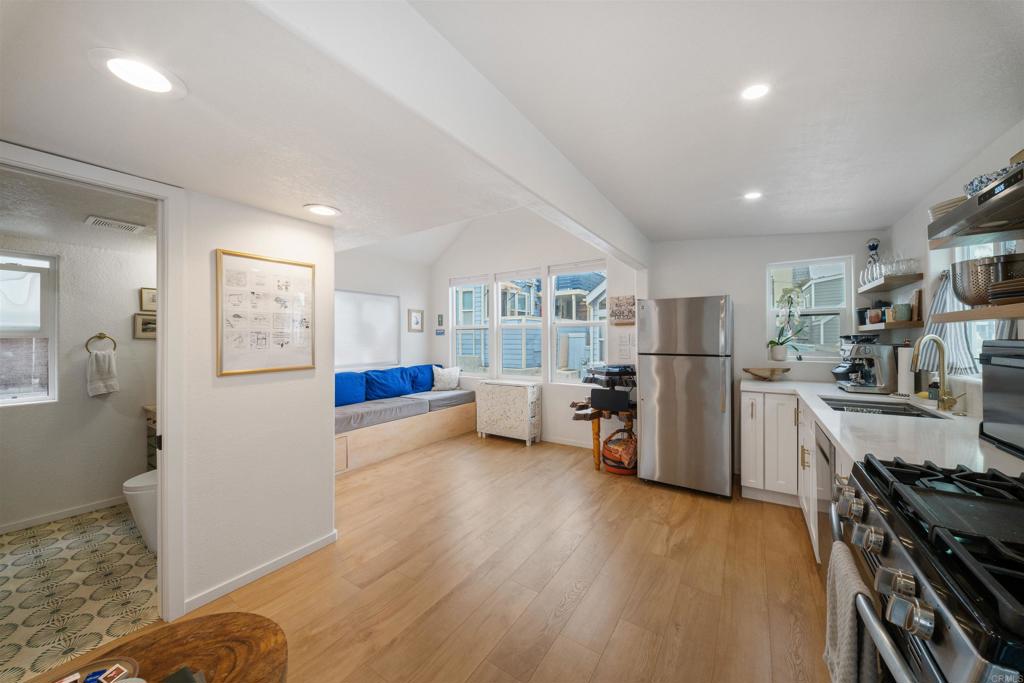 1624 N Coast Highway 101 45