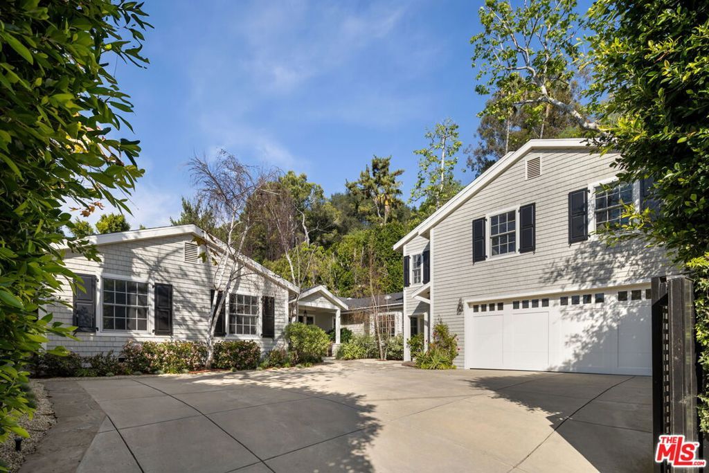Photo of 826 Norway Lane, Los Angeles, CA 90049 (MLS # 26661879)
