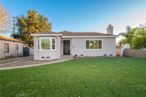 Photo of 915 W 23rd Street, San Bernardino, CA 92405 (MLS # CV26027433)
