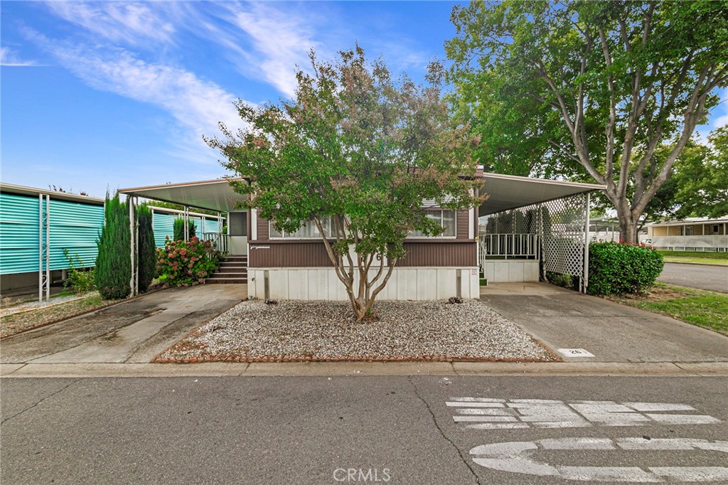 701 E Lassen Avenue 26