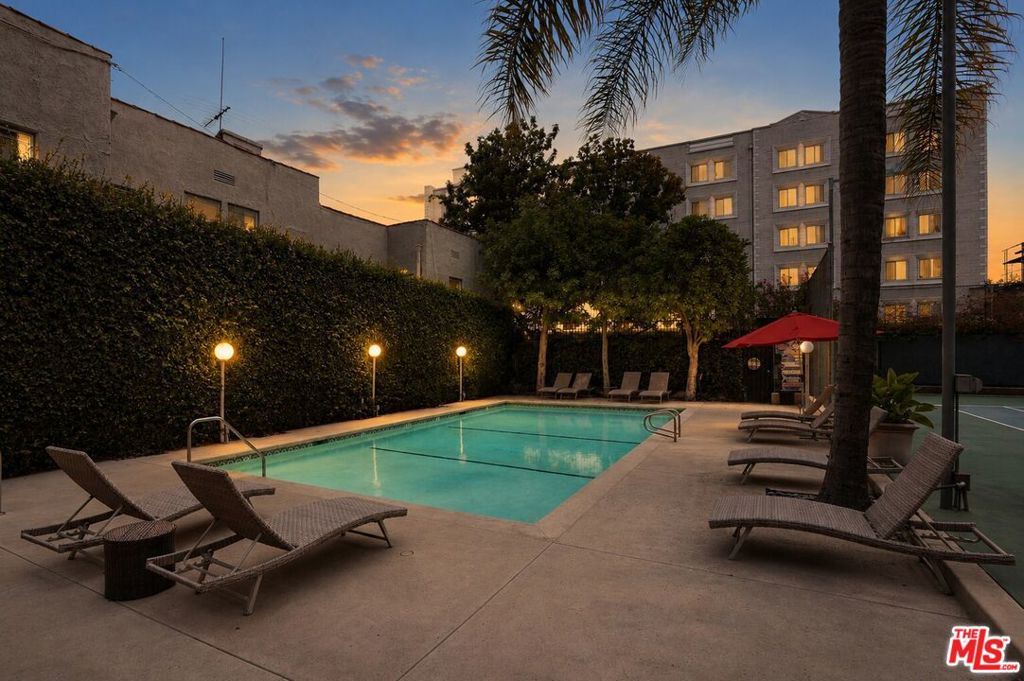 1942 Grace Avenue 217, Los Angeles CA 90068