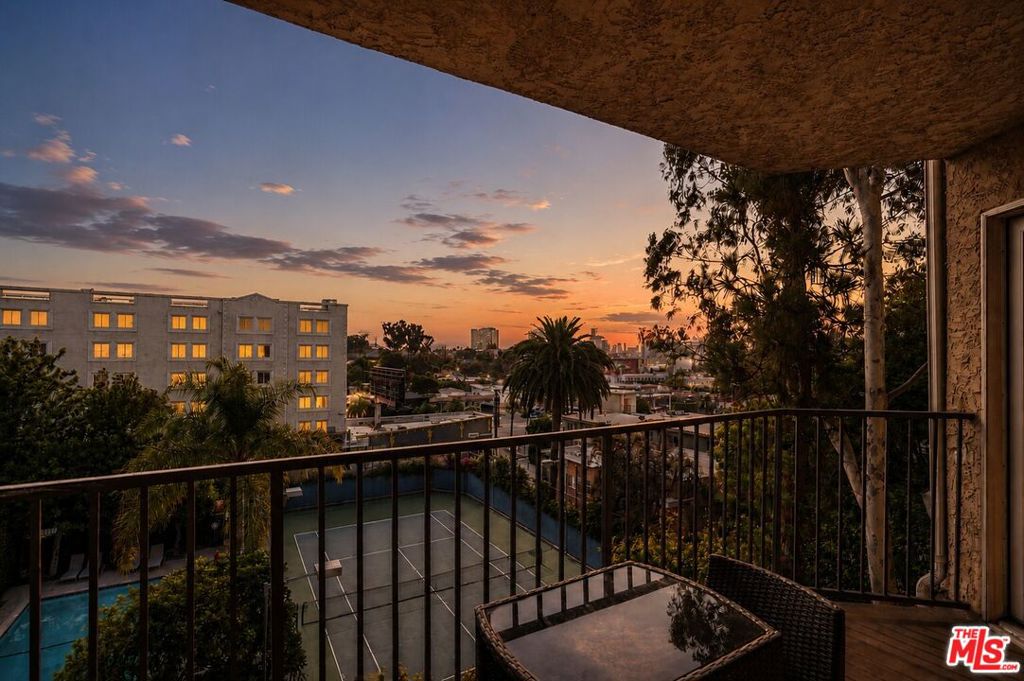 1942 Grace Avenue 217, Los Angeles CA 90068
