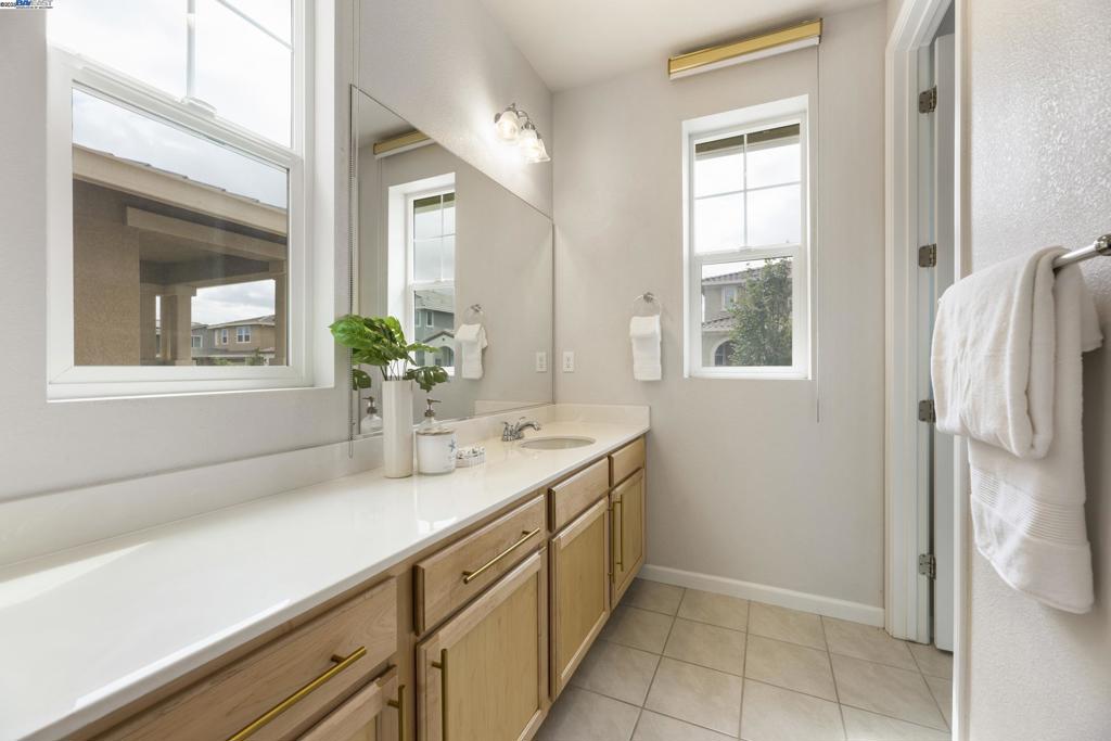 MOUNTAIN HOUSE - Residential