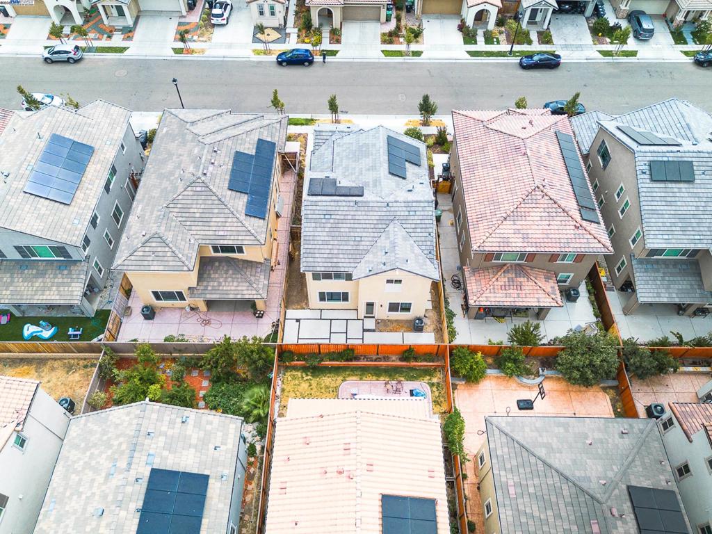 MOUNTAIN HOUSE - Residential