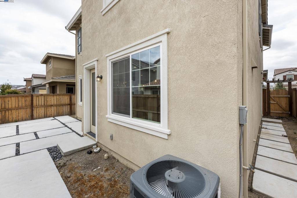 MOUNTAIN HOUSE - Residential