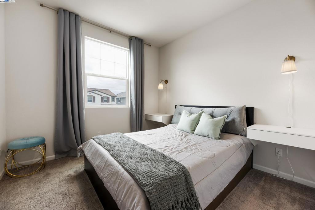 MOUNTAIN HOUSE - Residential