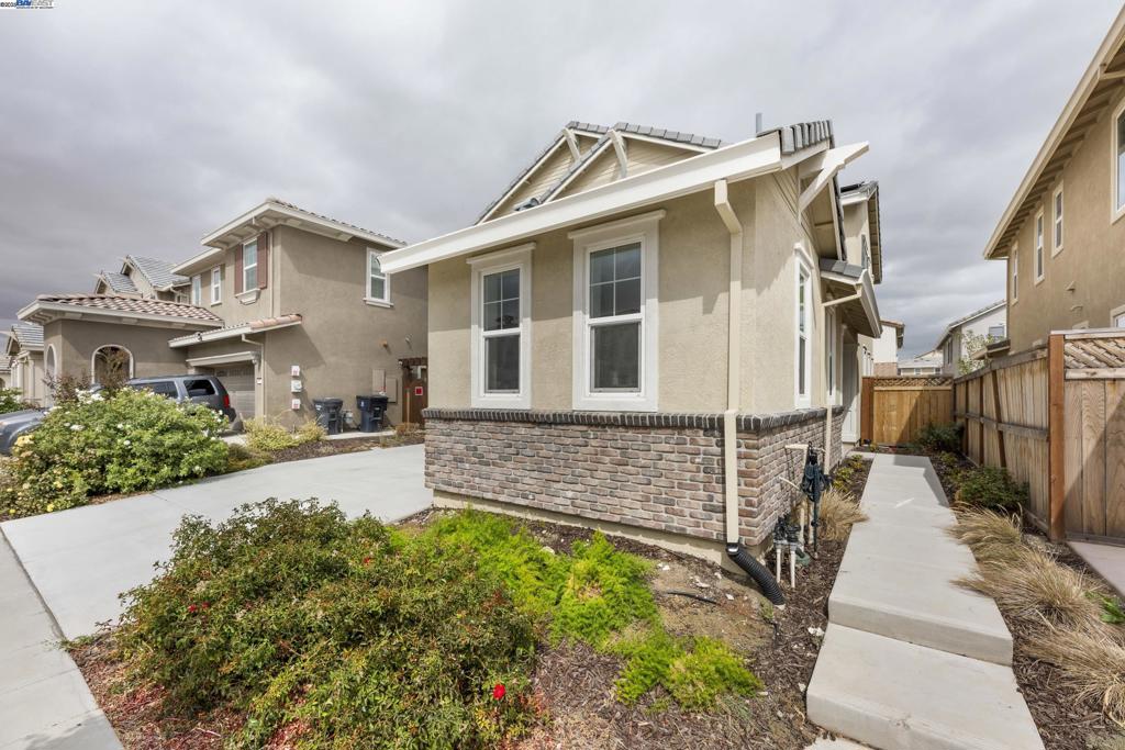 MOUNTAIN HOUSE - Residential