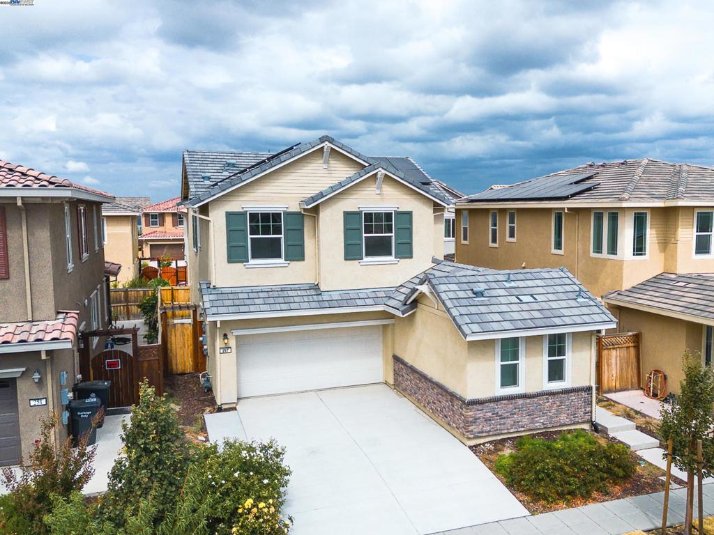 MOUNTAIN HOUSE - Residential