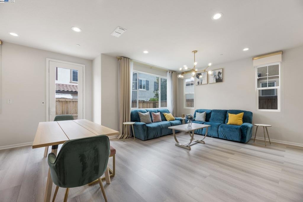 MOUNTAIN HOUSE - Residential