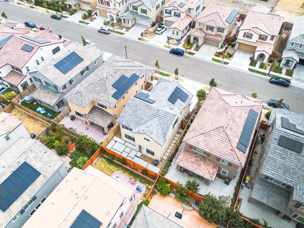 MOUNTAIN HOUSE - Residential