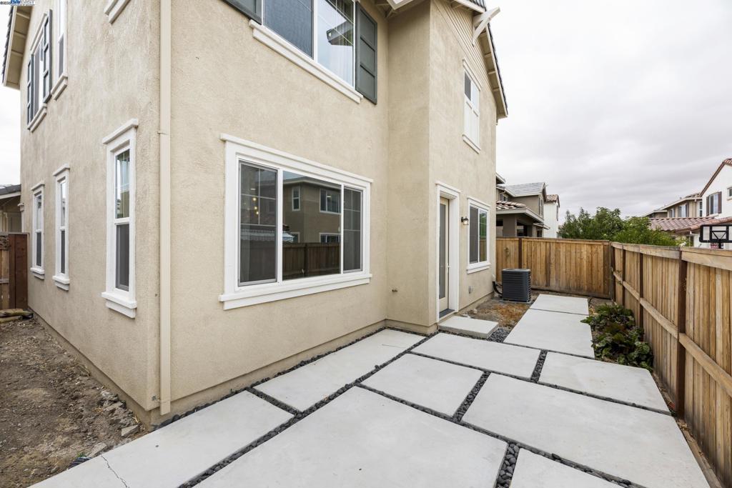 MOUNTAIN HOUSE - Residential