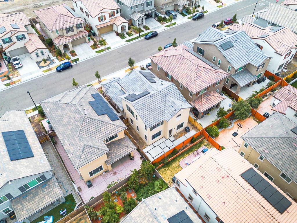 MOUNTAIN HOUSE - Residential