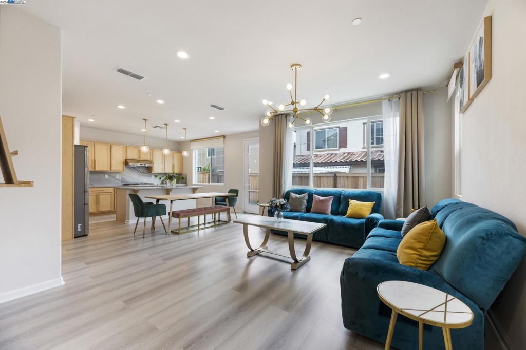 MOUNTAIN HOUSE - Residential