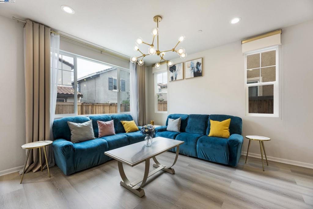 MOUNTAIN HOUSE - Residential