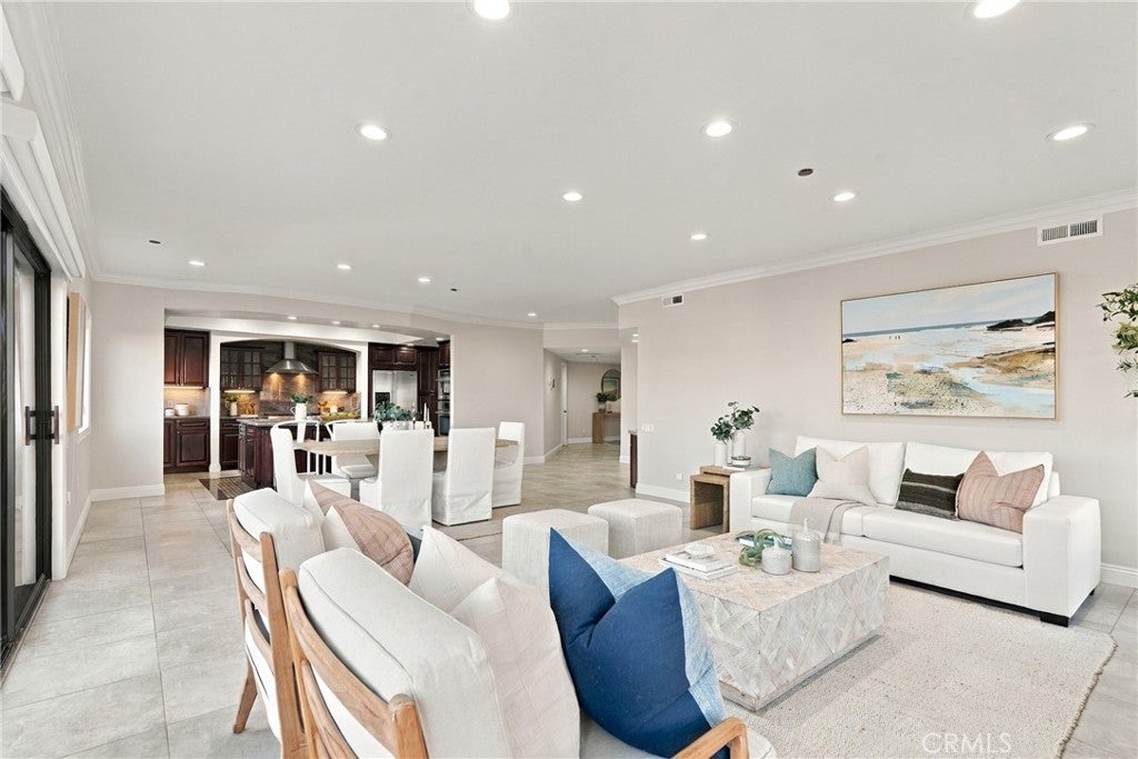 512 Esplanade