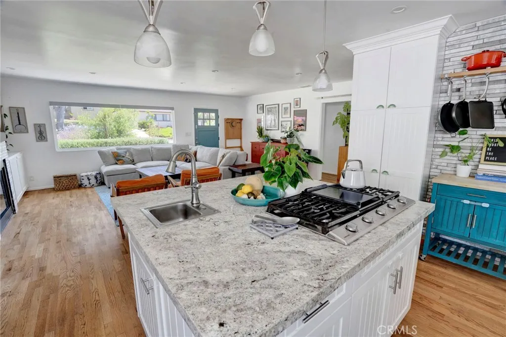 Redondo Beach, California 90277, United States, 3 Bedrooms Bedrooms, ,2 BathroomsBathrooms,Residential,Pending,200832