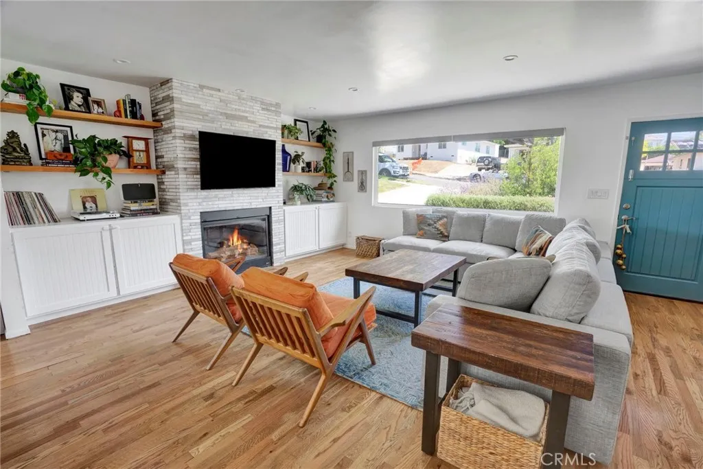 Redondo Beach, California 90277, United States, 3 Bedrooms Bedrooms, ,2 BathroomsBathrooms,Residential,Pending,200832