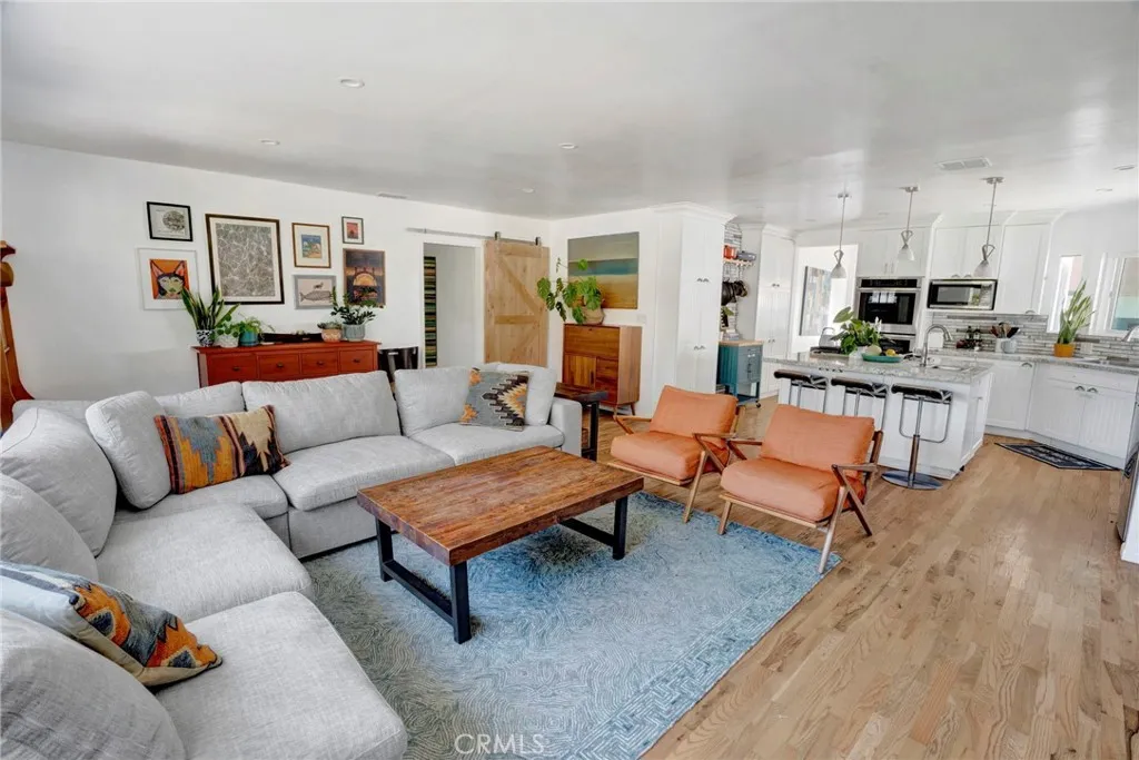 Redondo Beach, California 90277, United States, 3 Bedrooms Bedrooms, ,2 BathroomsBathrooms,Residential,Pending,200832