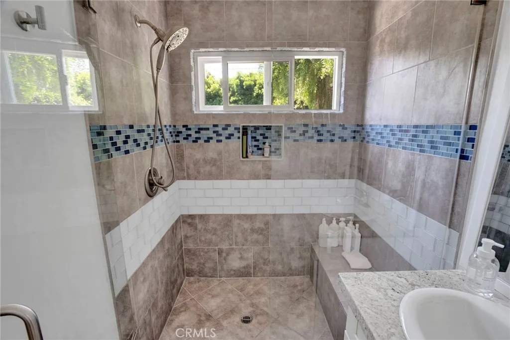 Redondo Beach, California 90277, United States, 3 Bedrooms Bedrooms, ,2 BathroomsBathrooms,Residential,Pending,200832