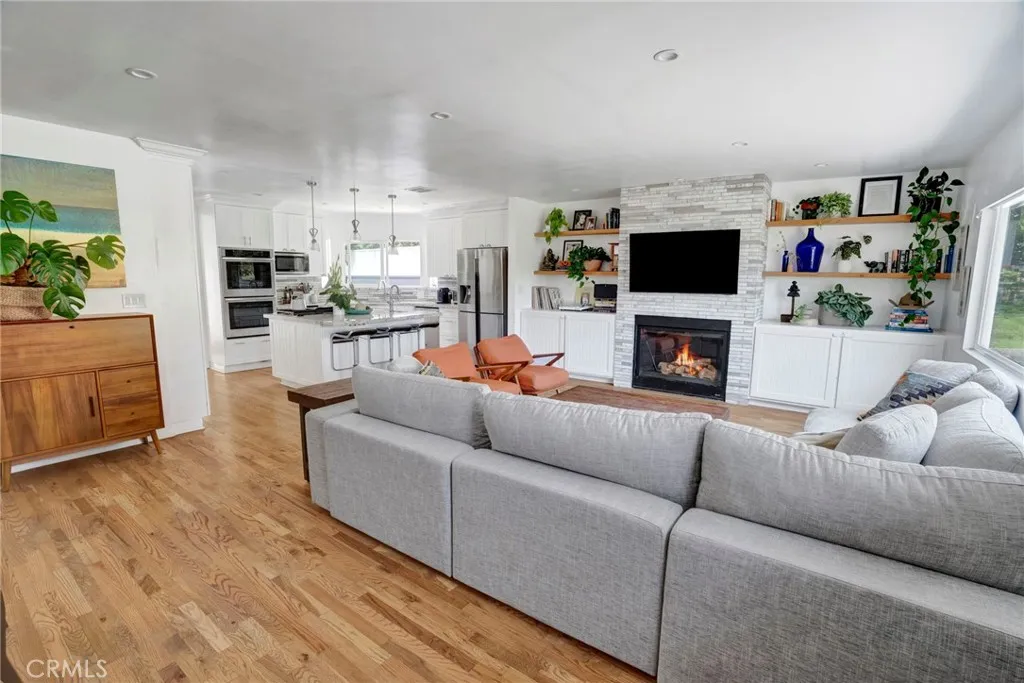 Redondo Beach, California 90277, United States, 3 Bedrooms Bedrooms, ,2 BathroomsBathrooms,Residential,Pending,200832