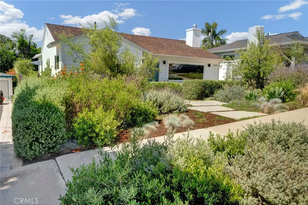 Redondo Beach, California 90277, United States, 3 Bedrooms Bedrooms, ,2 BathroomsBathrooms,Residential,Pending,200832