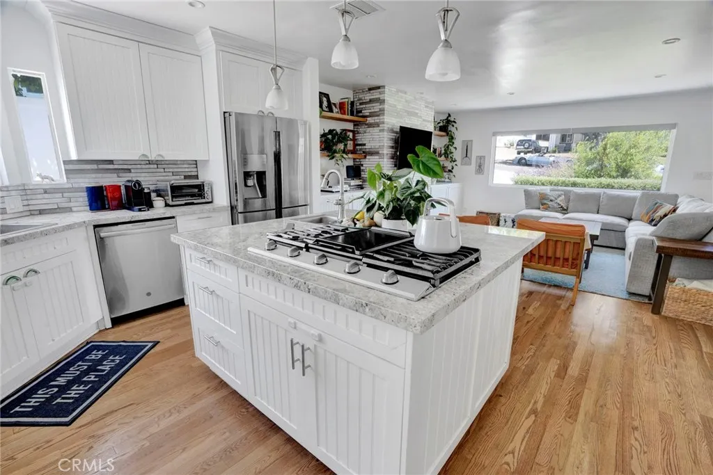 Redondo Beach, California 90277, United States, 3 Bedrooms Bedrooms, ,2 BathroomsBathrooms,Residential,Pending,200832