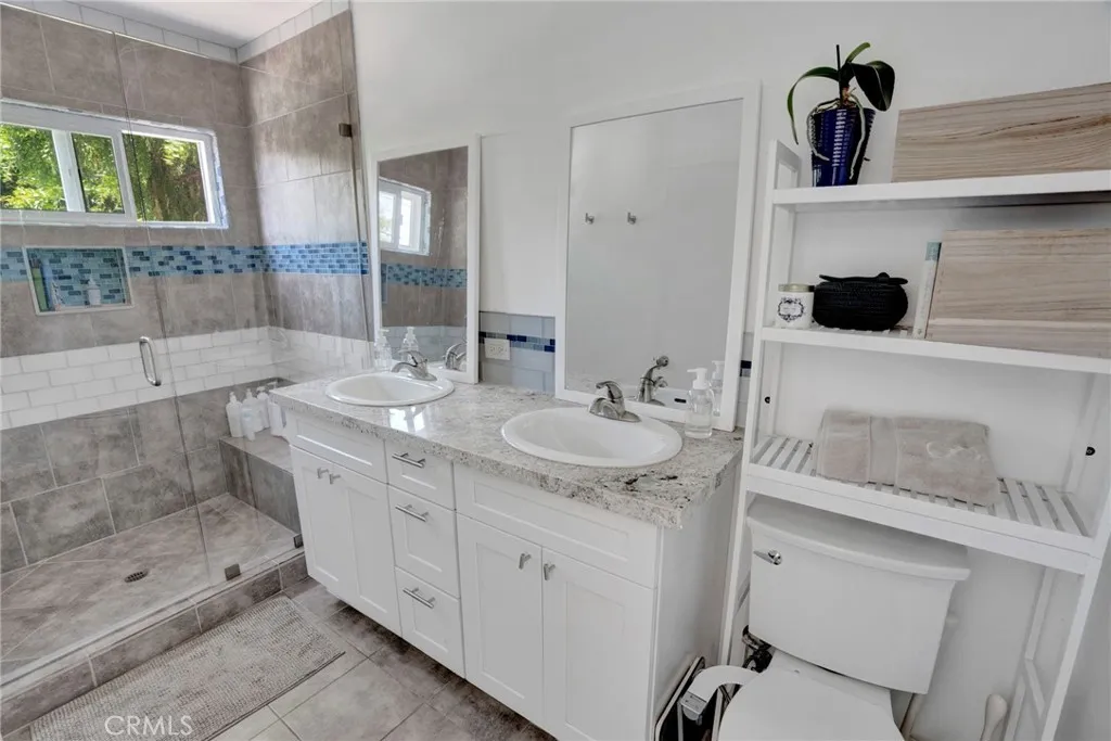 Redondo Beach, California 90277, United States, 3 Bedrooms Bedrooms, ,2 BathroomsBathrooms,Residential,Pending,200832