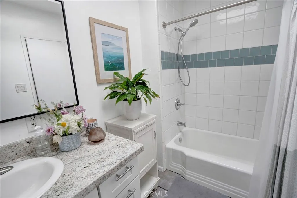 Redondo Beach, California 90277, United States, 3 Bedrooms Bedrooms, ,2 BathroomsBathrooms,Residential,Pending,200832