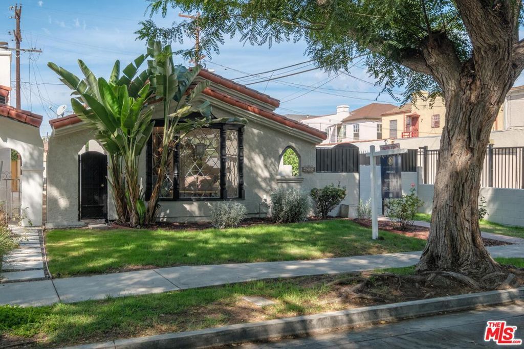 Photo of 4215 S Norton Avenue, Los Angeles, CA 90008 (MLS # 25596527)