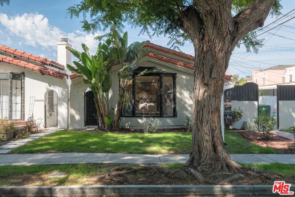 Photo of 4215 S Norton Avenue, Los Angeles, CA 90008 (MLS # 25596527)