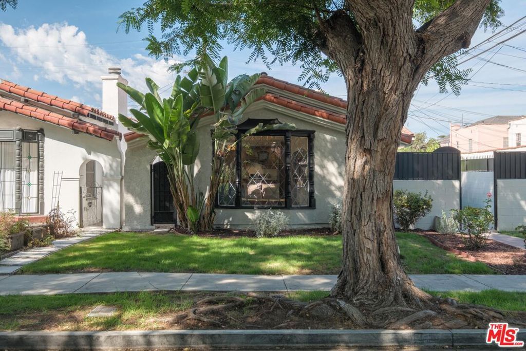 Photo of 4215 S Norton Avenue, Los Angeles, CA 90008 (MLS # 25596527)