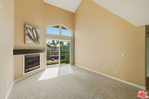 Photo of 5545 Canoga Avenue #301, Woodland Hills, CA 91367 (MLS # 26656641)