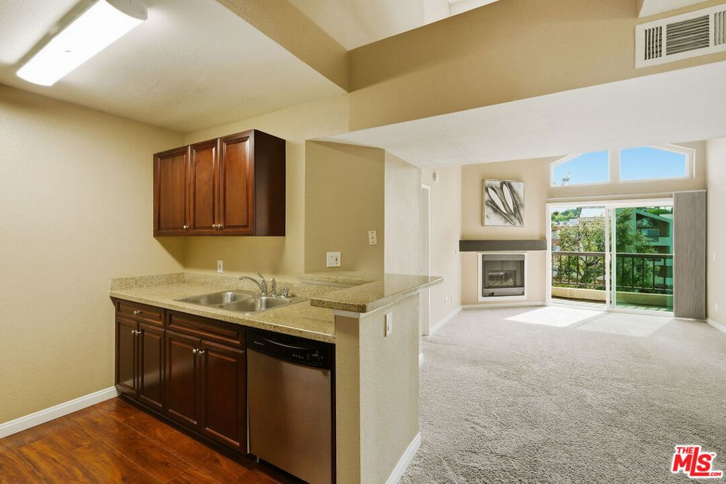 5545 Canoga Avenue 301