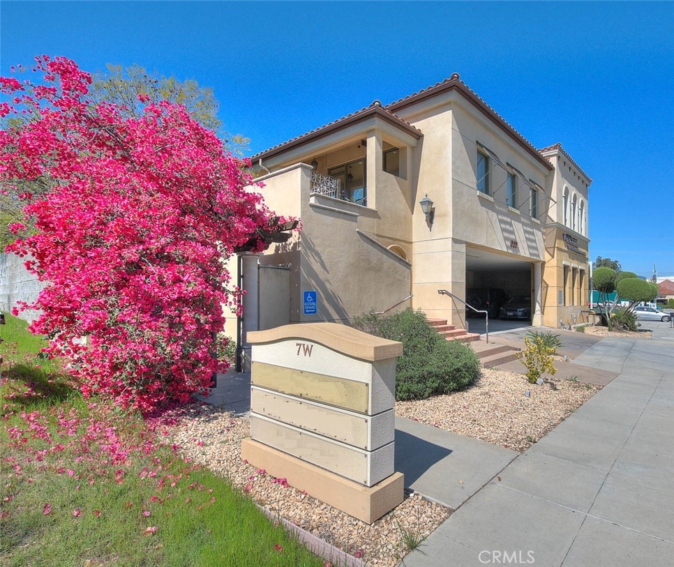 7 W Foothill Boulevard