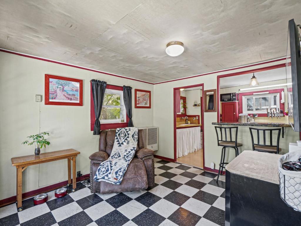 431 Capitola Avenue