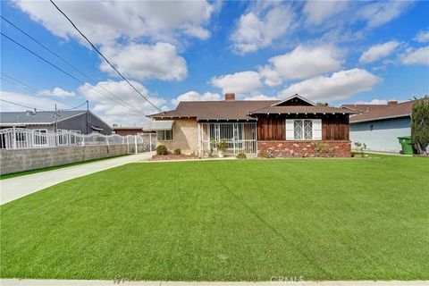 Photo of 8907 Helen Avenue, Sun Valley, CA 91352 (MLS # CV25230167) Photo of 8907 Helen Avenue, Sun Valley, CA 91352 (MLS # CV25230167)