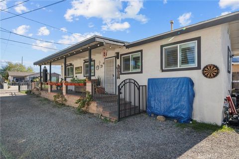 Photo of 318 Sycamore Street St, Santa Paula, CA 93060 (MLS # SR26084923)