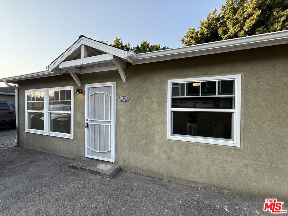 Welcome to your new home in the heart of Hawthorne! This beautifully updated two-bedroom, one-bathroom house combines comfort, style, and convenience for an ideal living experience. Step inside to a spacious living area filled with natural light, perfect for relaxing evenings at home or entertaining guests. The newly renovated kitchen features brand-new cabinets, modern appliances, and plenty of counter space, along with a cozy breakfast nookperfect for your morning coffee. Each room is equipped with brand-new air conditioning, ensuring year-round comfort. The home also offers the convenience of a covered garage for one car, plus an additional parking spot directly in front. Your private backyard is perfect for outdoor dining, weekend barbecues, or simply unwinding in a peaceful setting. Located in a desirable neighborhood just steps from SpaceX, you'll enjoy easy access to shopping, dining, and local amenities. Whether you're a young professional, a couple, or a small family, this home is the perfect blend of functionality and charm. Don't miss the opportunity to make this inviting home yours. Schedule a showing today!