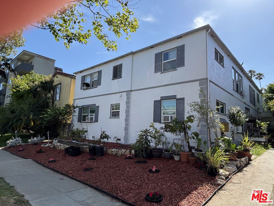 Photo 1 of 30 — 455 S Oakhurst Drive, Beverly Hills, CA 90212