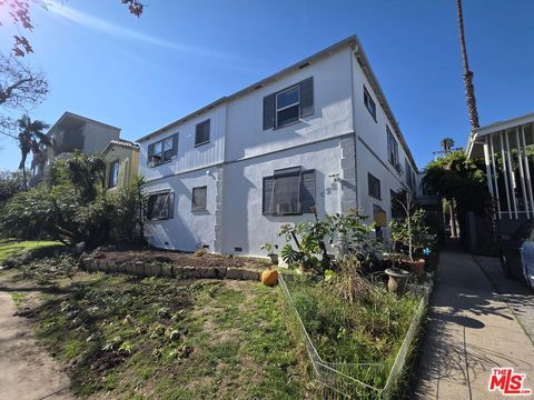 Photo of 455 S Oakhurst Drive, Beverly Hills, CA 90212 (MLS # 26643853)