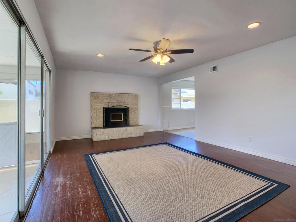 1129 Finch