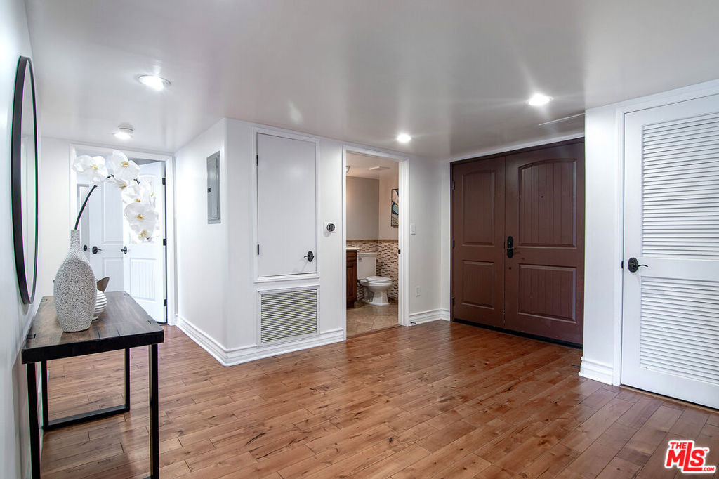 10390 La Grange Avenue X02