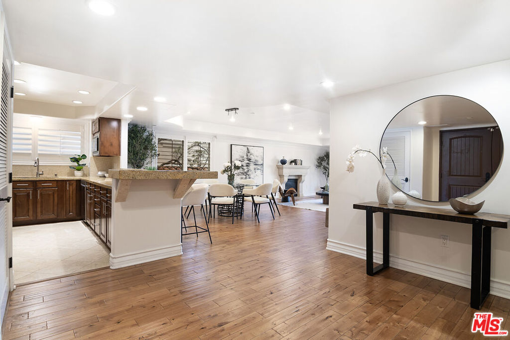 10390 La Grange Avenue X02